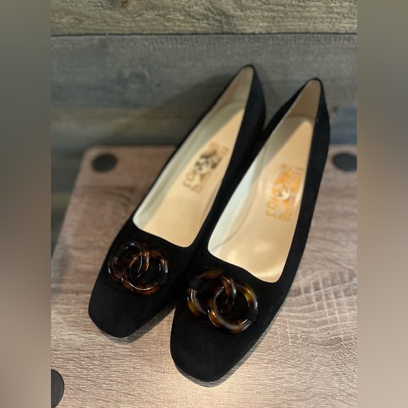 Salvatore Ferragamo Black Suede Pumps with Tortoiseshell Accent Size 9 - Picture 9 of 16